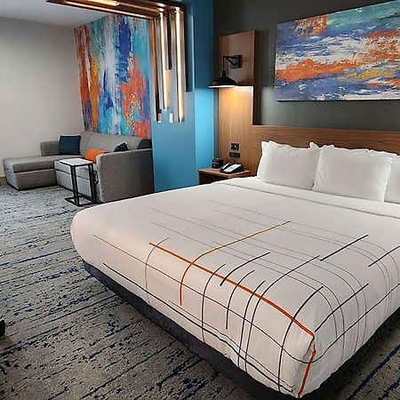 La Quinta Inn & Suites By Wyndham Austin South Bagian luar foto