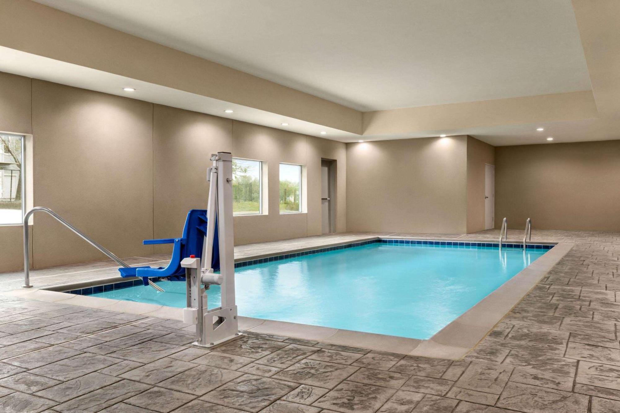 La Quinta Inn & Suites By Wyndham Austin South Bagian luar foto