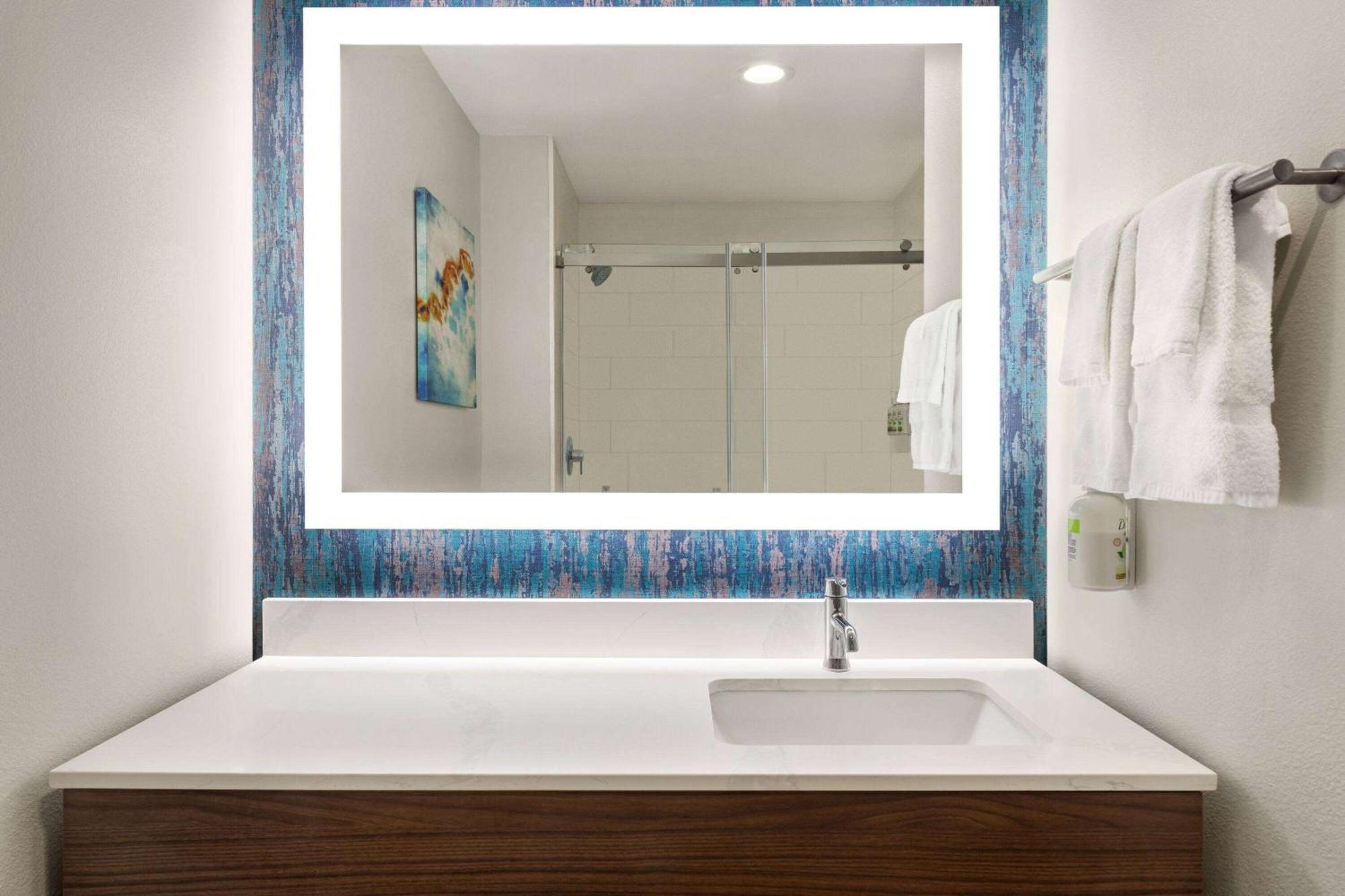 La Quinta Inn & Suites By Wyndham Austin South Bagian luar foto