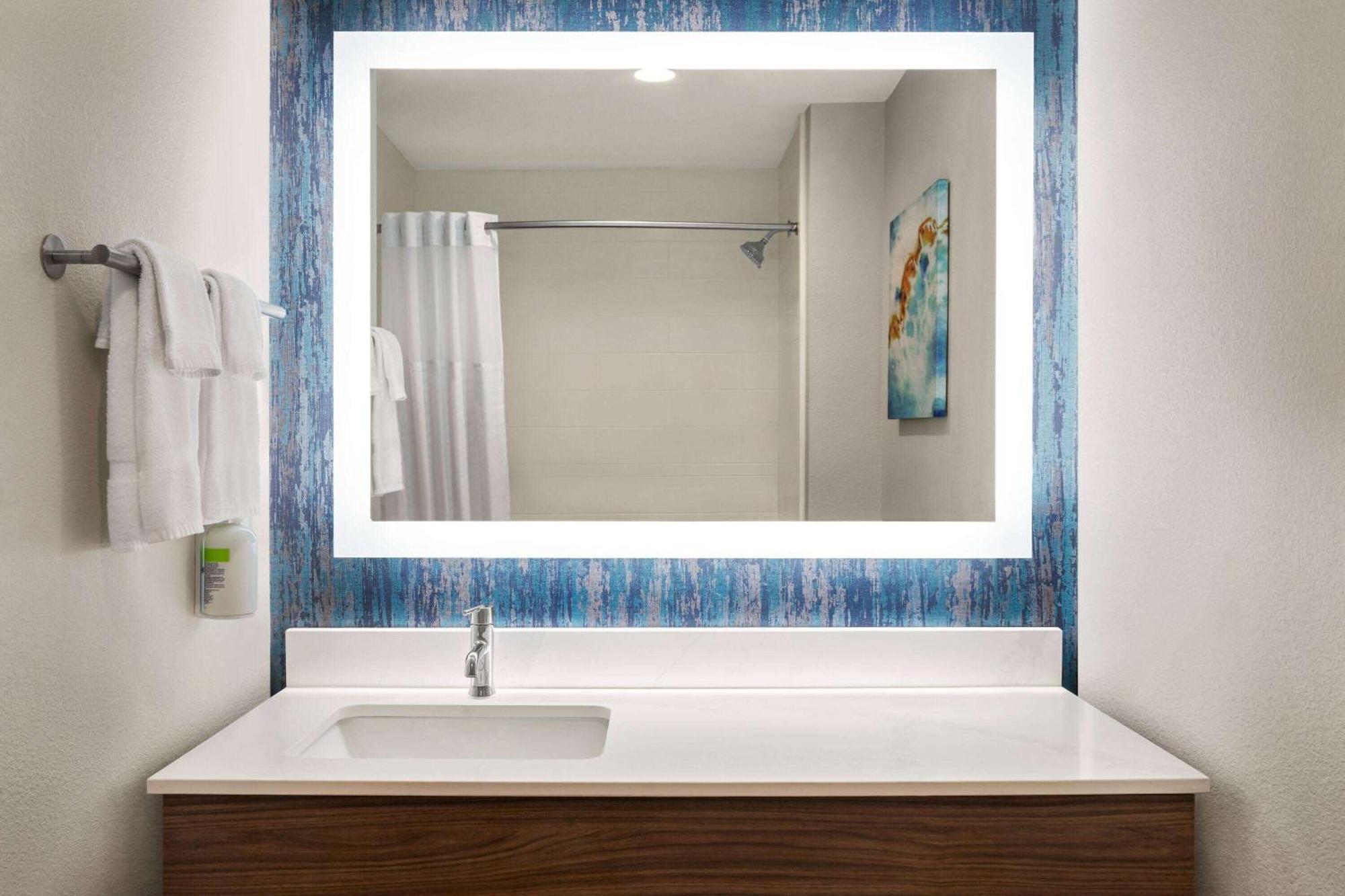 La Quinta Inn & Suites By Wyndham Austin South Bagian luar foto
