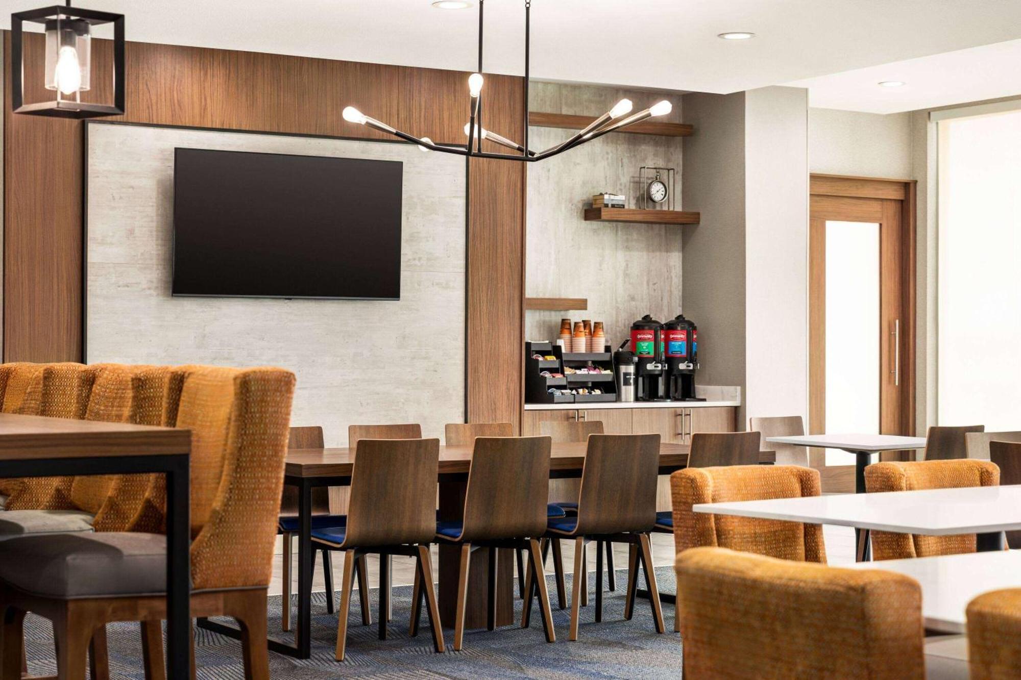 La Quinta Inn & Suites By Wyndham Austin South Bagian luar foto